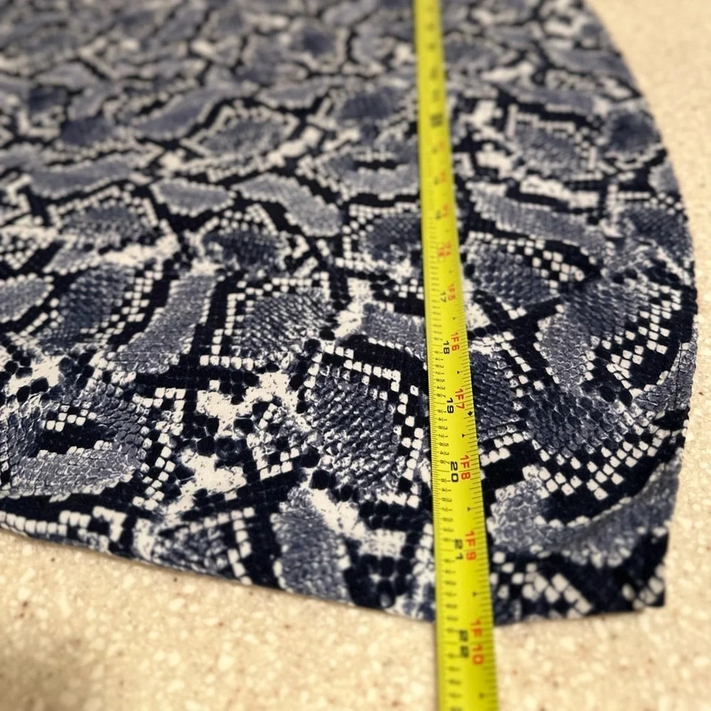 Banana Republic Soft Relaxed Shift Dress Long Sleeve Blue Snakeskin Print 14 - Picture 15 of 16